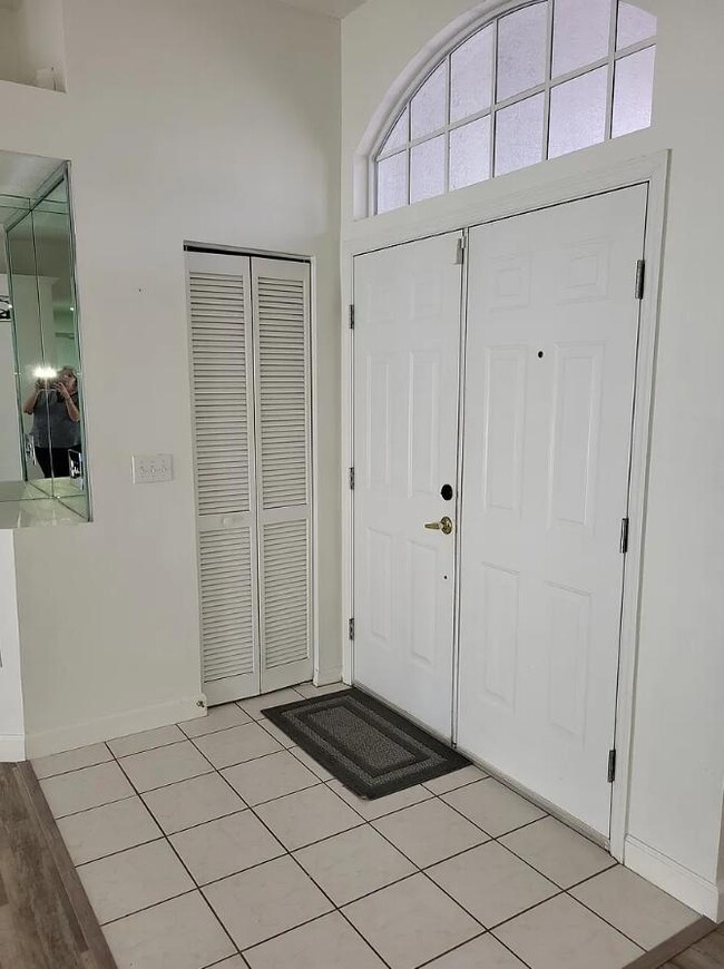 Foto del edificio - 7748 Burnet Ln