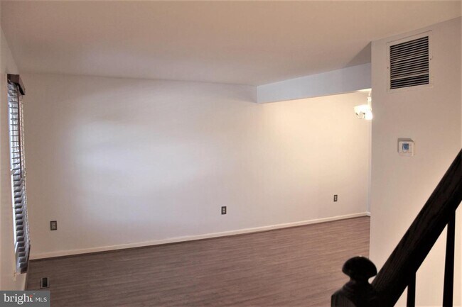 Foto del edificio - 6630 High Beach Ct E