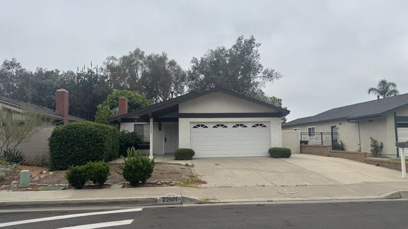 Primary Photo - 22691 Via Santa Maria