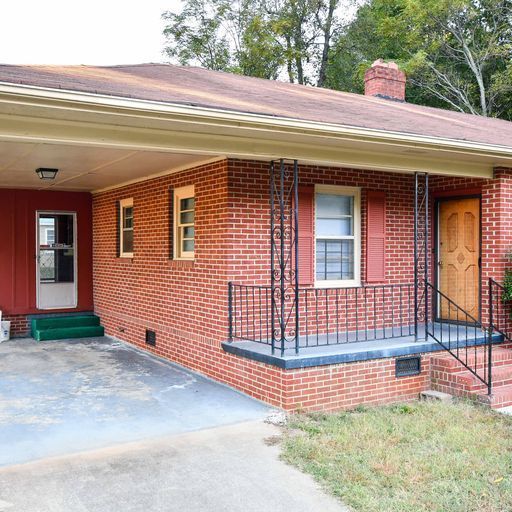 Foto del edificio - Charming 3-Bedroom Brick Ranch Home with S...