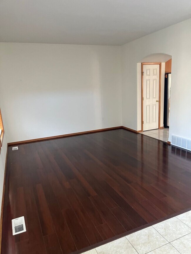 Building Photo - Beautiful 9 Mile Area Home