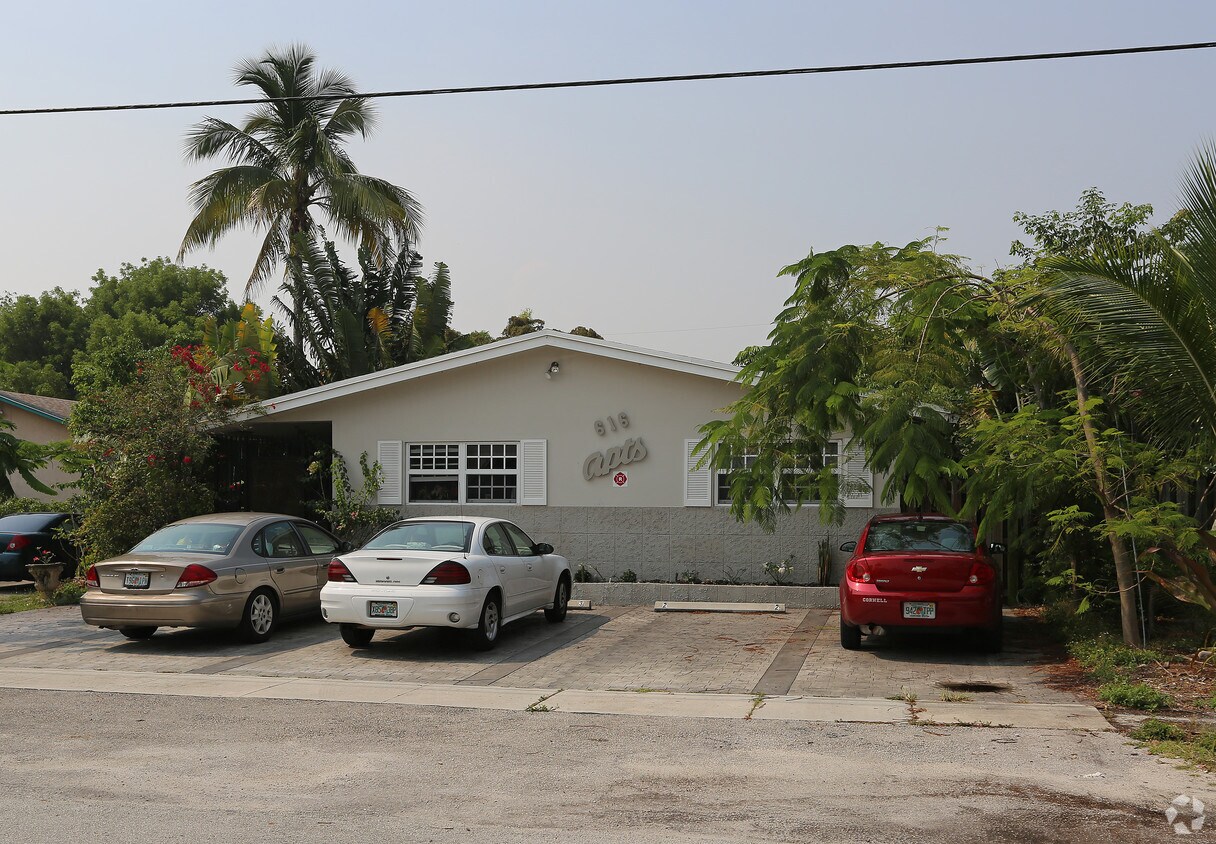 Foto del edificio - 616 Apts