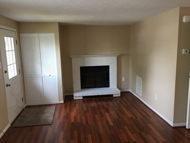 Building Photo - 8442 Shannon Green Ct