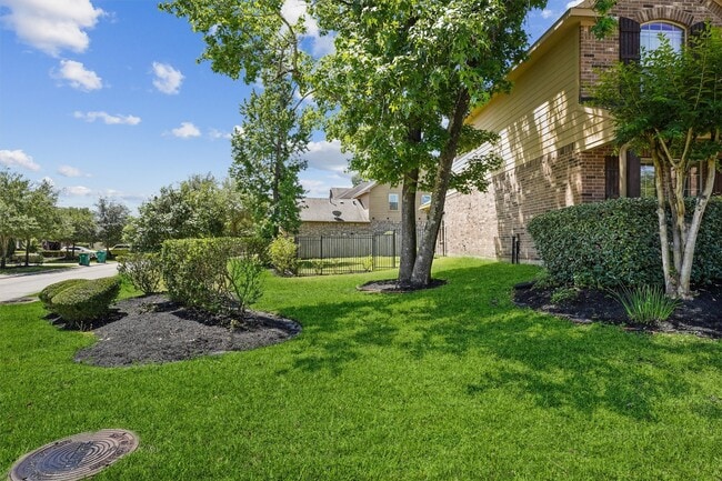 Building Photo - 115 Black Swan Pl
