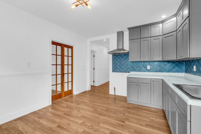 Building Photo - 127 Maple Ave