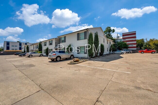Building Photo - 4633 Fairmount St