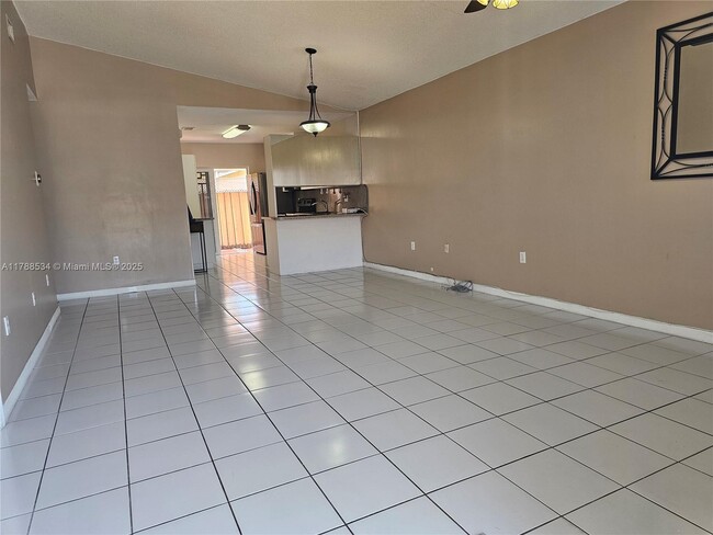 Foto del edificio - 8905 NW 121st St