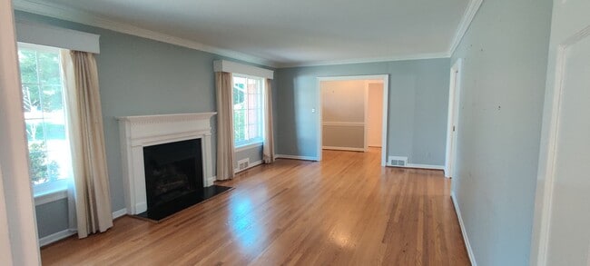 Building Photo - Ranch style home with full basement