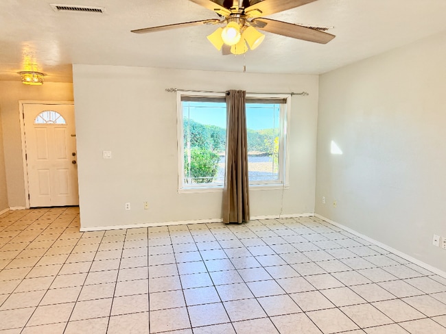 Foto del edificio - 4401 N Lone Cactus Dr