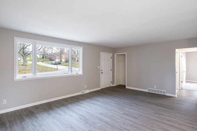 Building Photo - 420 Stoneybrook Dr