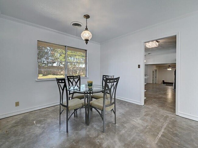 Foto del edificio - 1802 Temple Dr