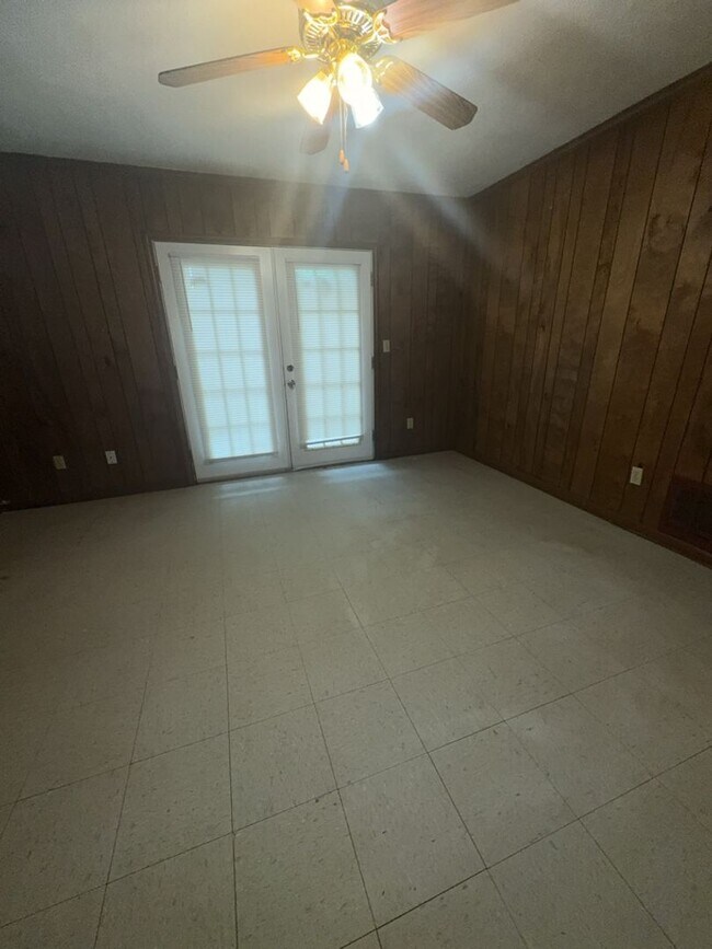 Foto del edificio - 1511 Layard Dr