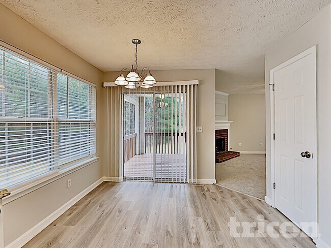 Foto del edificio - 872 Woodside Dr