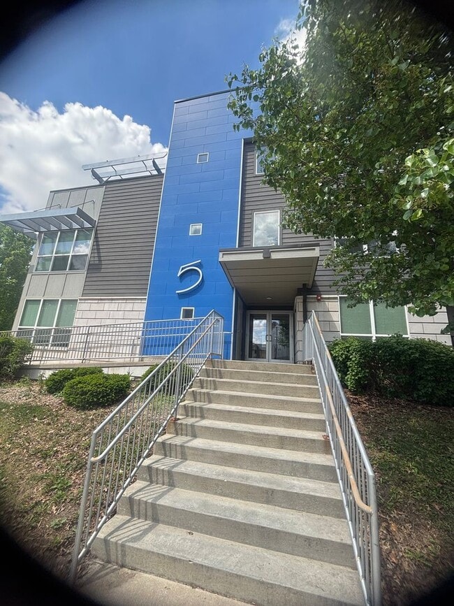 Building Photo - 5 Lincoln Ave