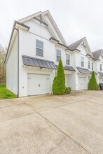 Building Photo - 8420 Brookmoor Ln