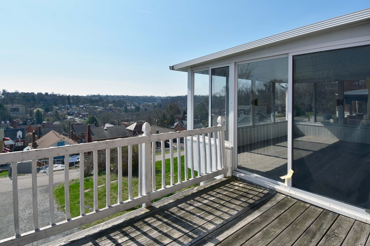 121 Owendale Ave, Brentwood, PA 15227 Townhome Rentals in Brentwood