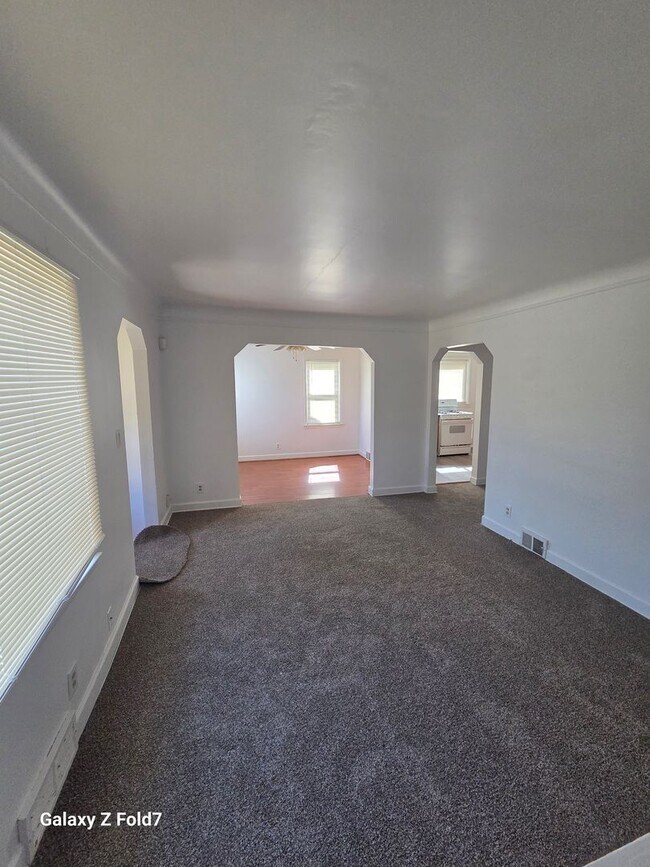 Foto del edificio - $1200 2 bedroom bungalow