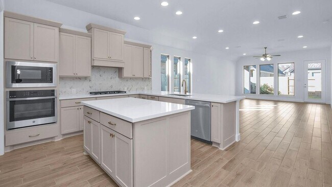 Foto del edificio - 42560 Rustico Rd