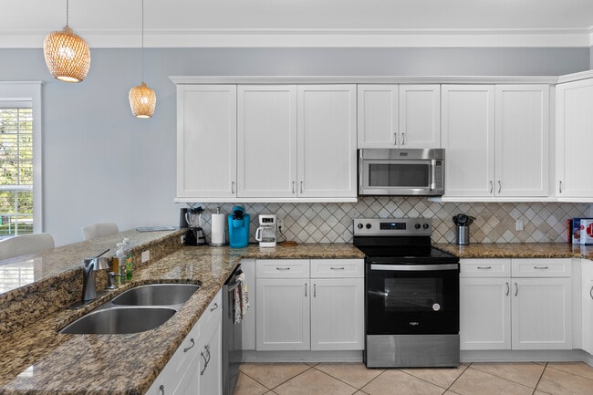 Building Photo - 80 Saint Simon Cir