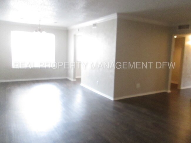 Building Photo - 5059 Ridglea Ln