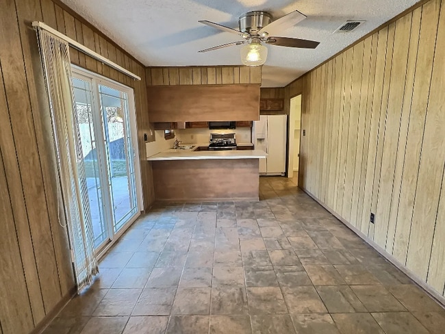 Building Photo - 1312 Sherry Ln