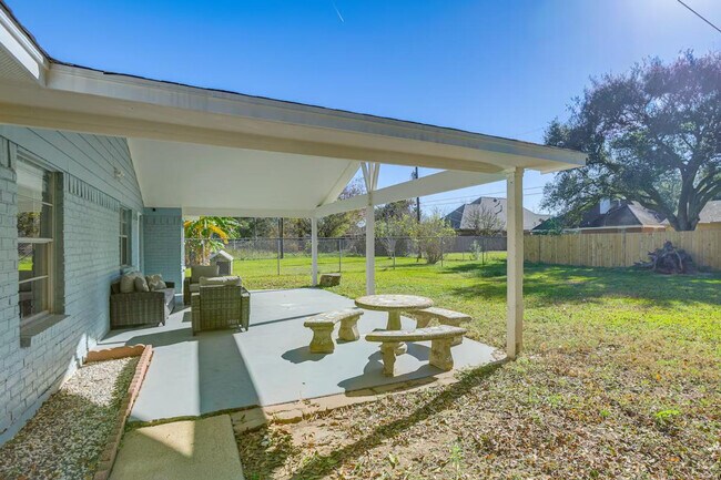 Building Photo - 8020 Botany Ln