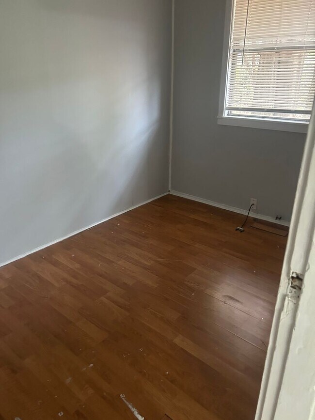 Foto del edificio - Oak Ridge 37830 - 2 bedroom, 1 bath duplex - Contact Lisa Vineyard and Shannon Russell (865) 216-...