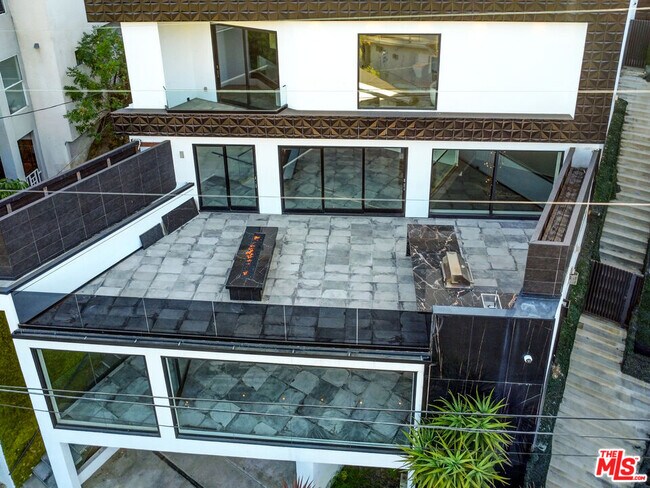 Building Photo - 1715 N Beverly Dr