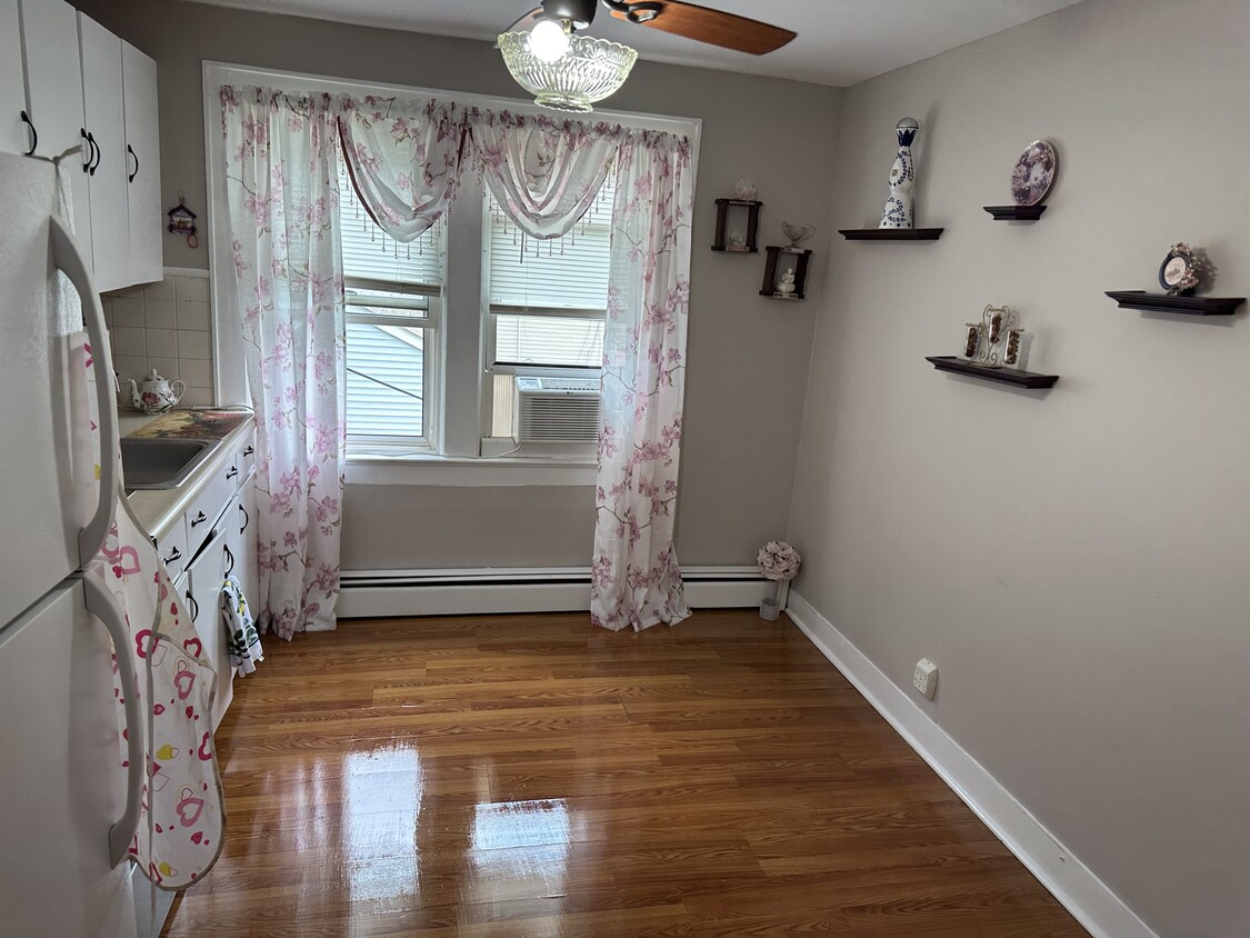 Primary Photo - 918 W Camplain Rd