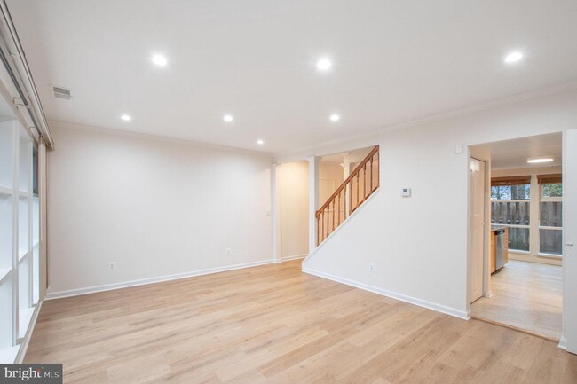 Building Photo - 4463 Forest Glen Ct