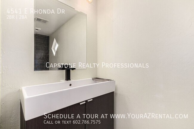 Building Photo - Charming 2-Bedroom, 1.5 Bathroom Townhome ...