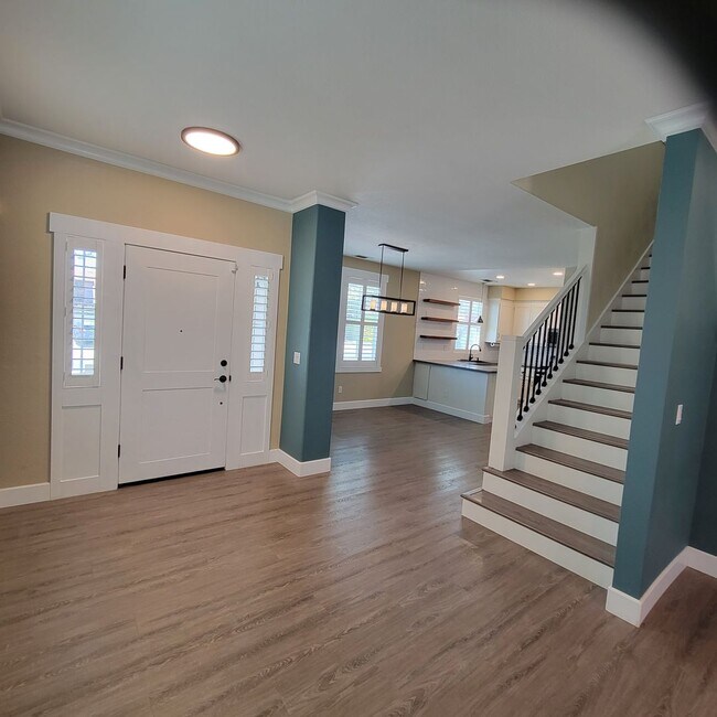 Foto del edificio - Big Beautifully updated 4-bedroom 2.5 bath...