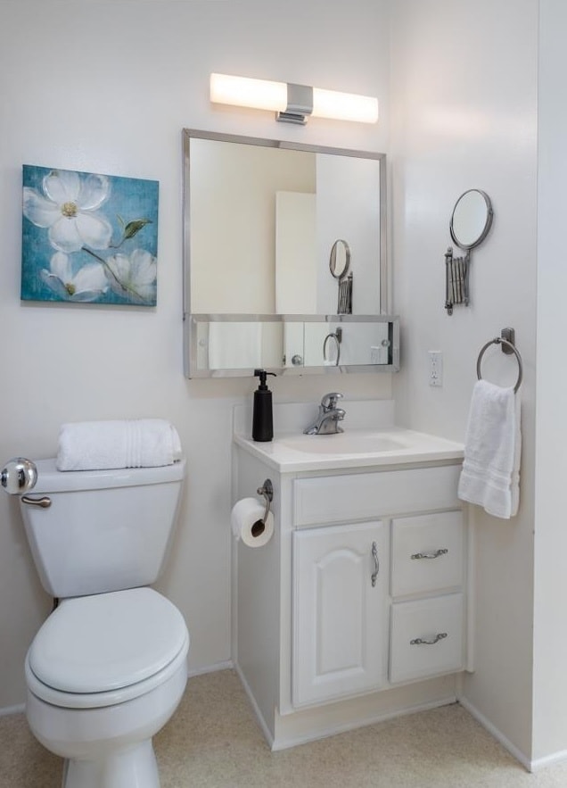 Foto del edificio - 6 Commodore Dr