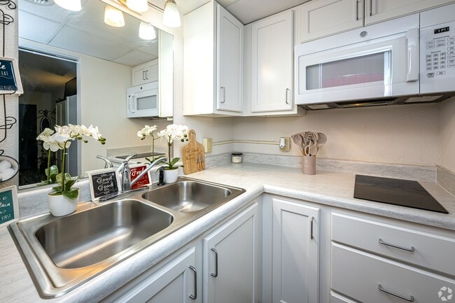 Interior Photo - Acadian Crossing/Utilities Included