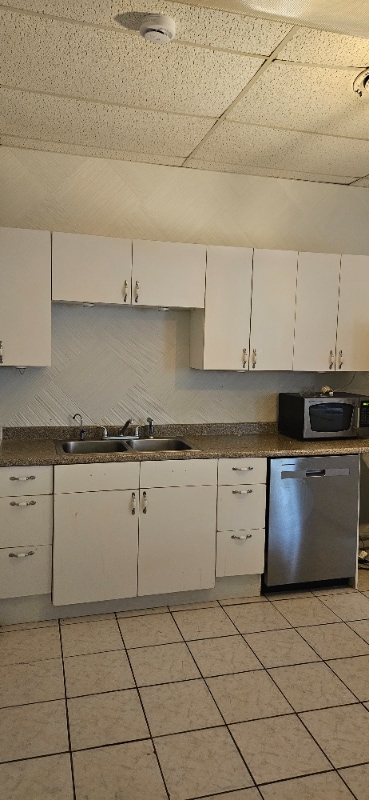 Building Photo - 64 Kenyon St