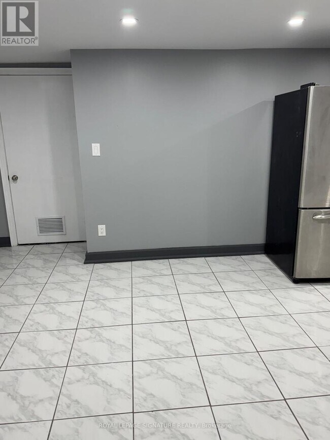 Photo du bâtiment - 23 Glen Belle Crescent