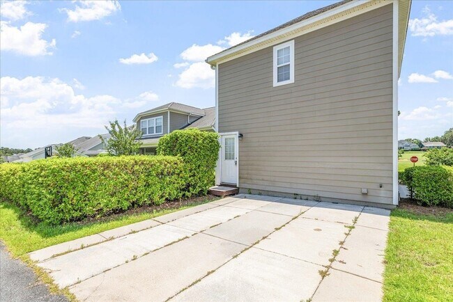 Foto del edificio - 2458 Goldenrod Wy