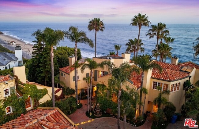 Foto del edificio - 7107 Birdview Ave