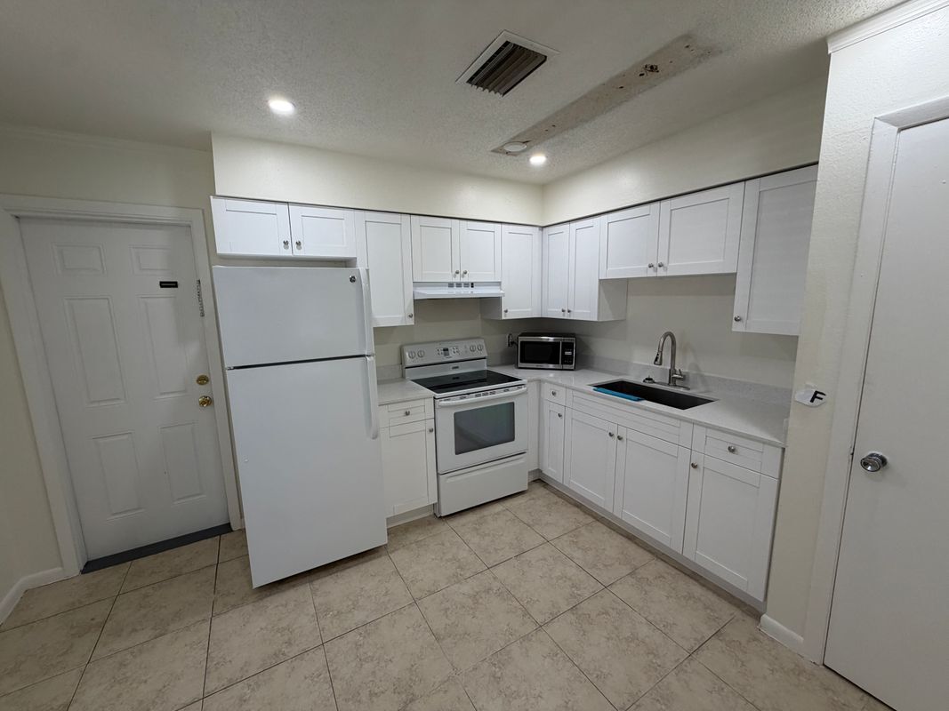Building Photo - 5829 Casablanca Ct