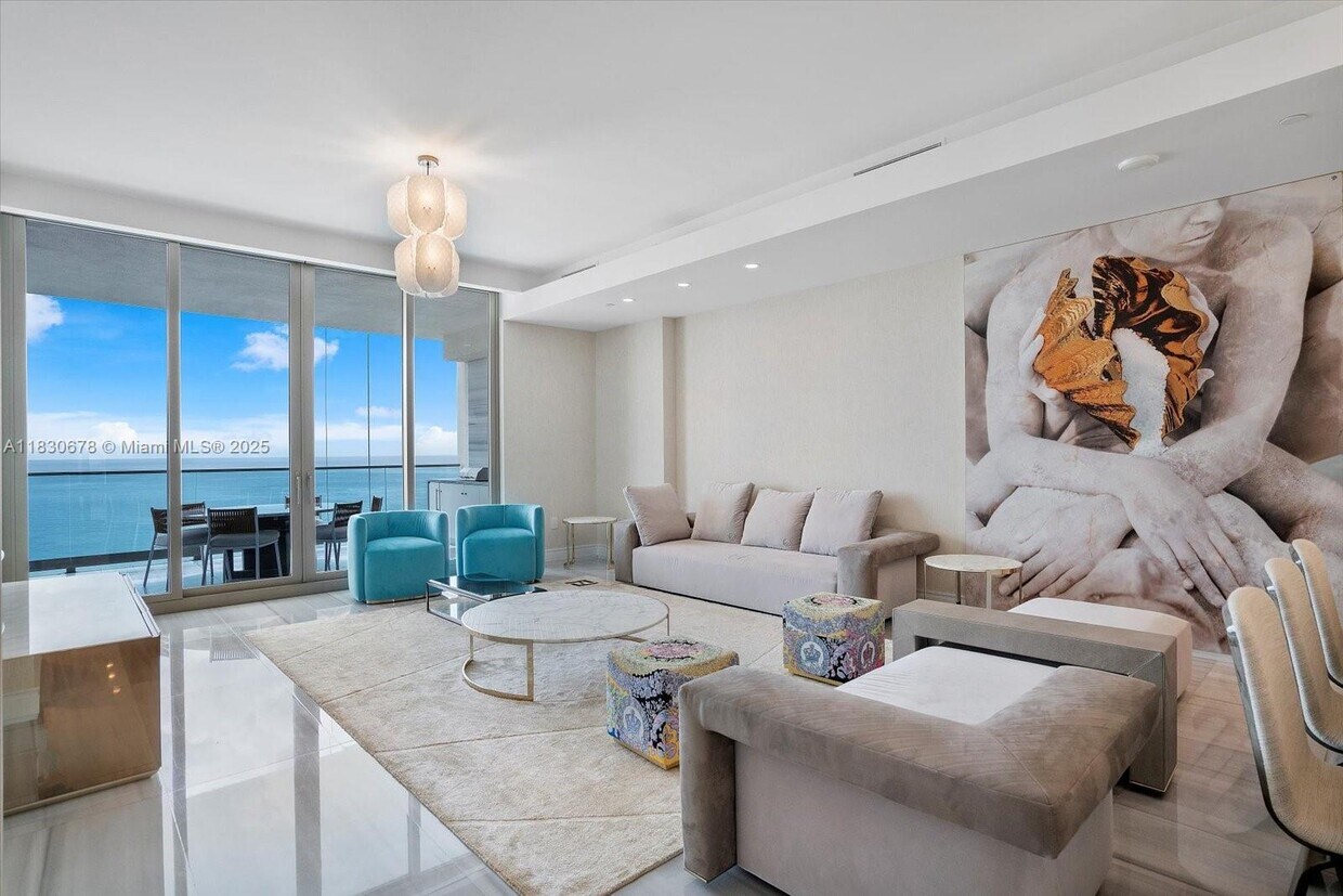 Foto principal - 17901 Collins Ave