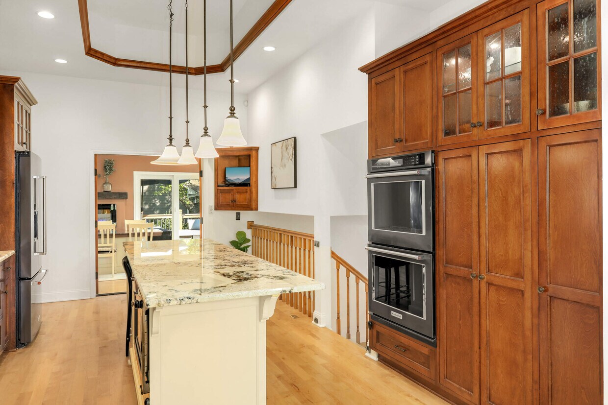 Foto principal - 2400 Comstock Ln N