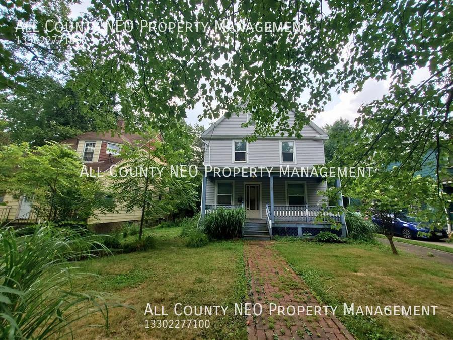 Primary Photo - Spacious 4-Bedroom Home in Akron!