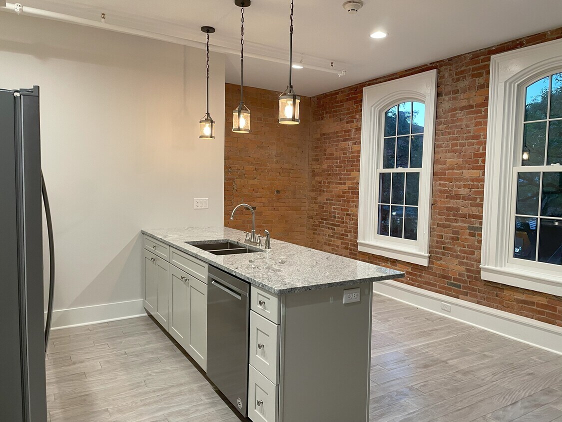 Kitchen/living room - 54 W Market St