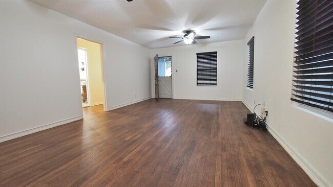 Foto del edificio - 5912 Petty St