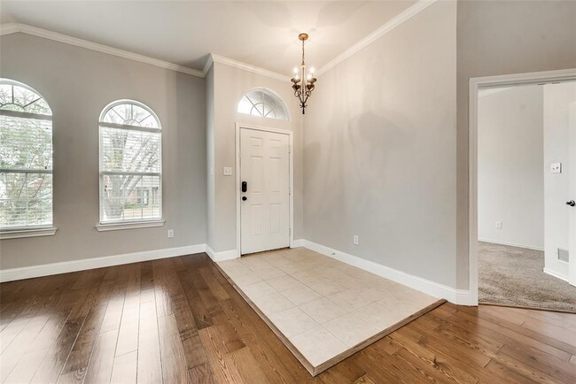 Building Photo - 2180 Garden Crest Dr