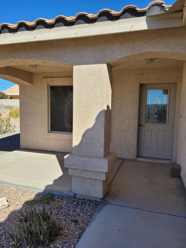 Foto del edificio - 2 Bedroom/2.5 bath House in Bullhead City ...