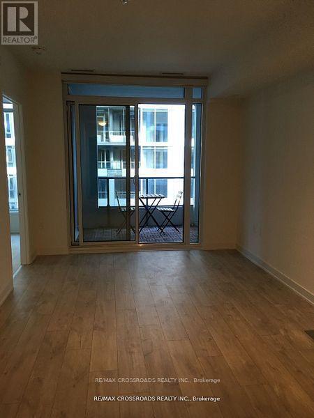 Photo du bâtiment - 576-7576 Front St W