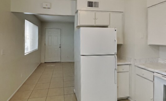 Foto del edificio - 2218 E Broadway Rd