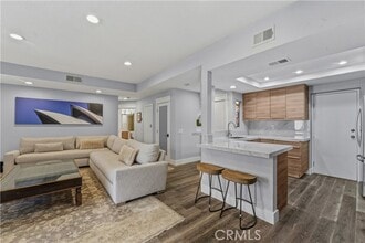 Building Photo - 5 Baycrest Pl