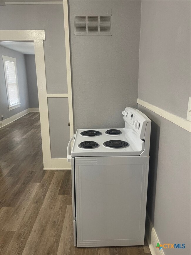 Building Photo - 205 E Kingsbury St